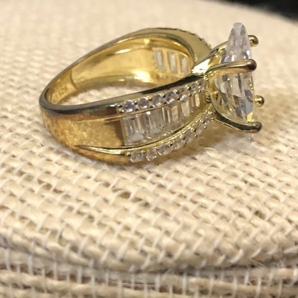 NIB Cubic Zirconia Marquise Engagement Ring Set - Picture 3 of 6